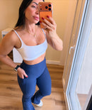 Calça flare com bolso
