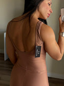 Macaquinho no tecido aveludado de compressão