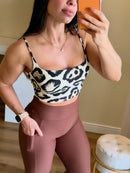 Calça flare com bolso